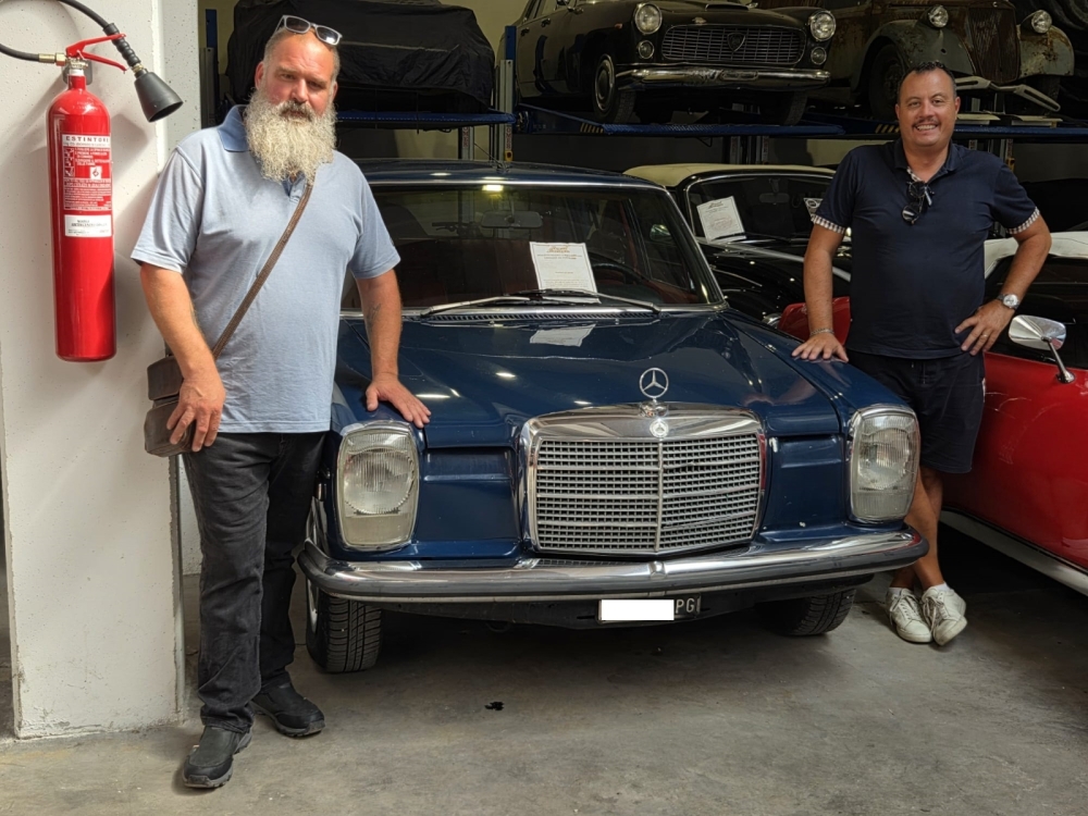 MERCEDES-BENZ W115 D\8 220D LANG LIMOUSINE -ASI TARGA ORO- 